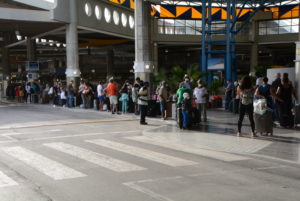 airport crowd